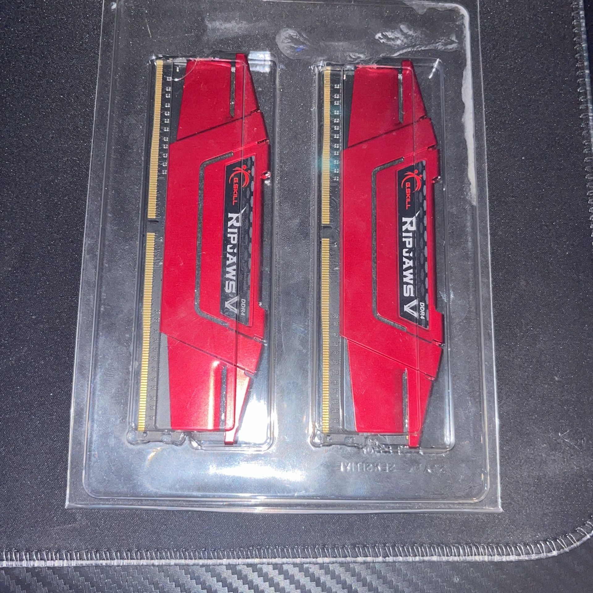 Ripjaws DDR4 RAM Memory, Two 8G Cards.