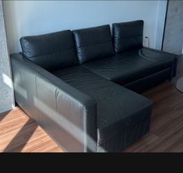 L Shaped black  leather couch pull out bed included