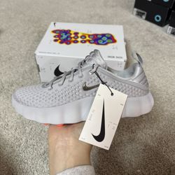 Nike Mind 002 Size 7.5W