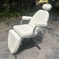 Adjustable Salon Chair – Great for Tattoo, Spa, or Barber Use!