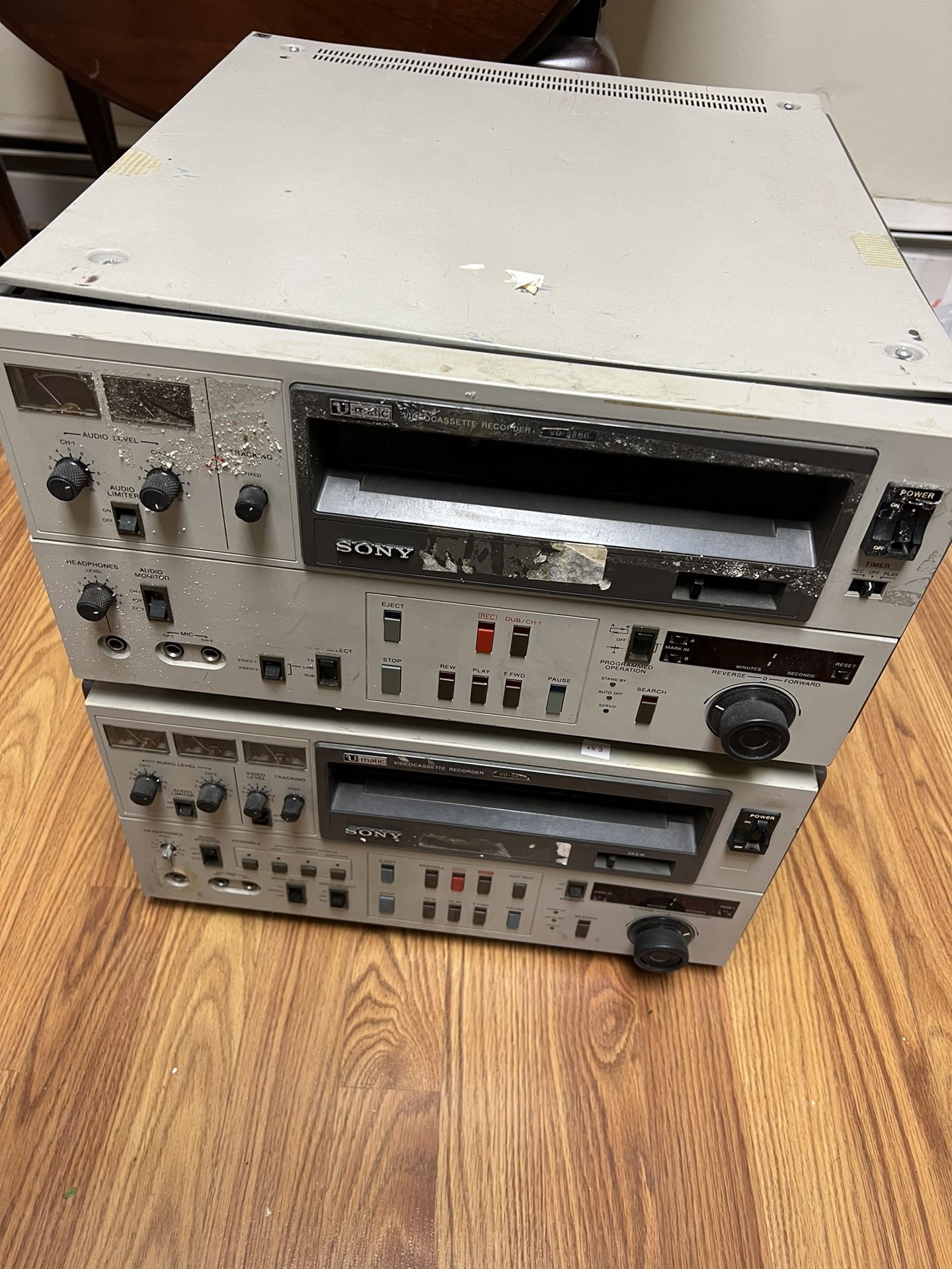 2 Sony U Matic VO 5850 Video Cassette Recorders