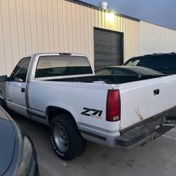 Chevy Silverado 2dr  Short Bed 