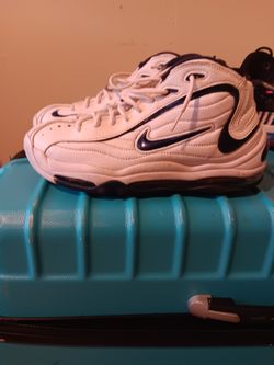 Men Basketball Sneakers  Pennies  Size 8.5 