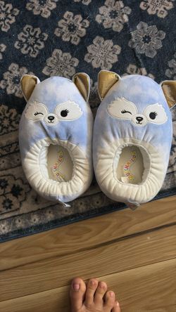 Squish Mellow Slippers, Size6-7 