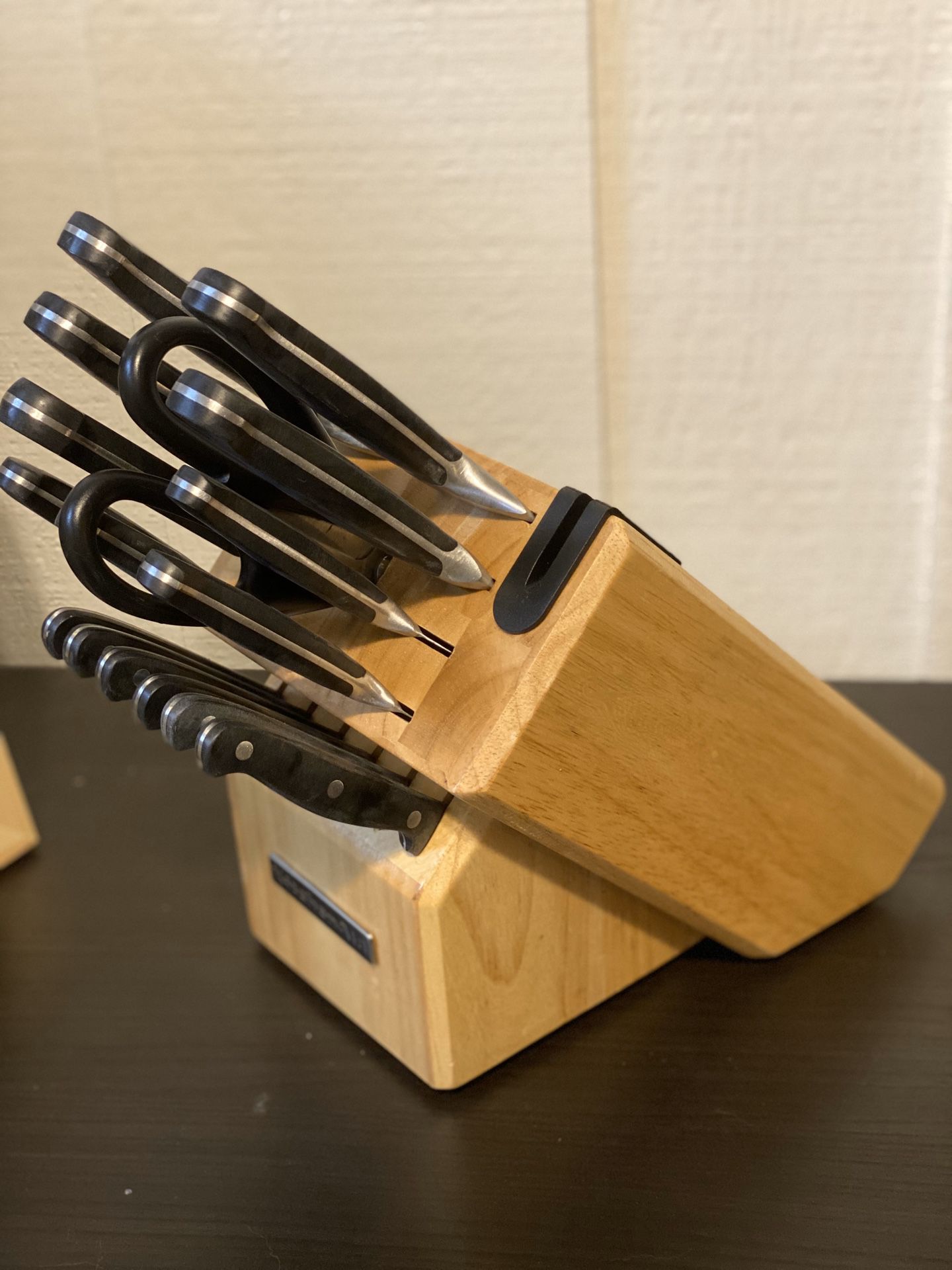 Kitchen Knife Set With Black and Built-in Sharpener