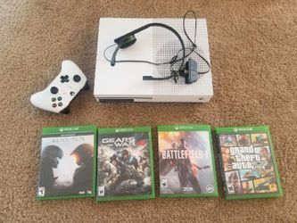 Xbox one S comes with 4 games as shown in the picture, I don't have time to play it anymore, I'll will provide shipping contact me if interested