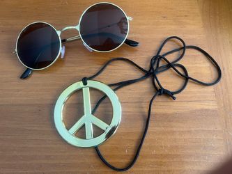HALLOWEEN Hippie Costume Set Round Sunglasses and Peace Necklace
