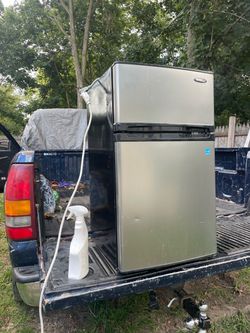 Mini fridge w/freezer