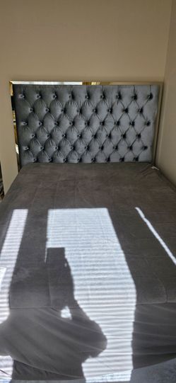 Tufted headboard bed and a comfortable mattress.