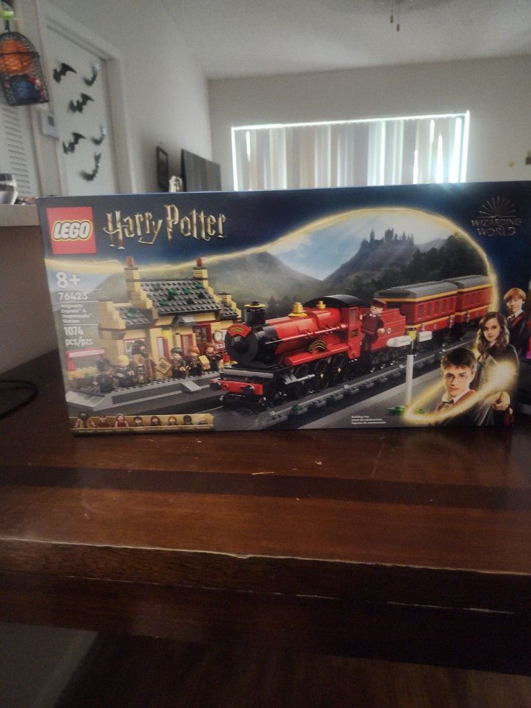 Hogwarts Express And Hogsmeade Station