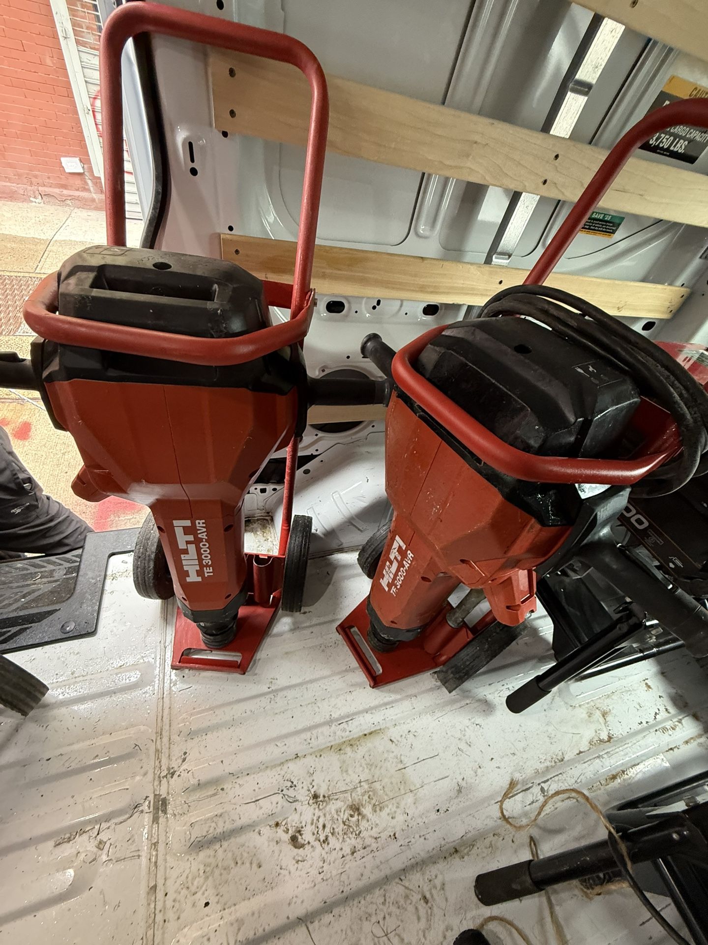 HILTI TE 3000-AVR JACKHAMMERS