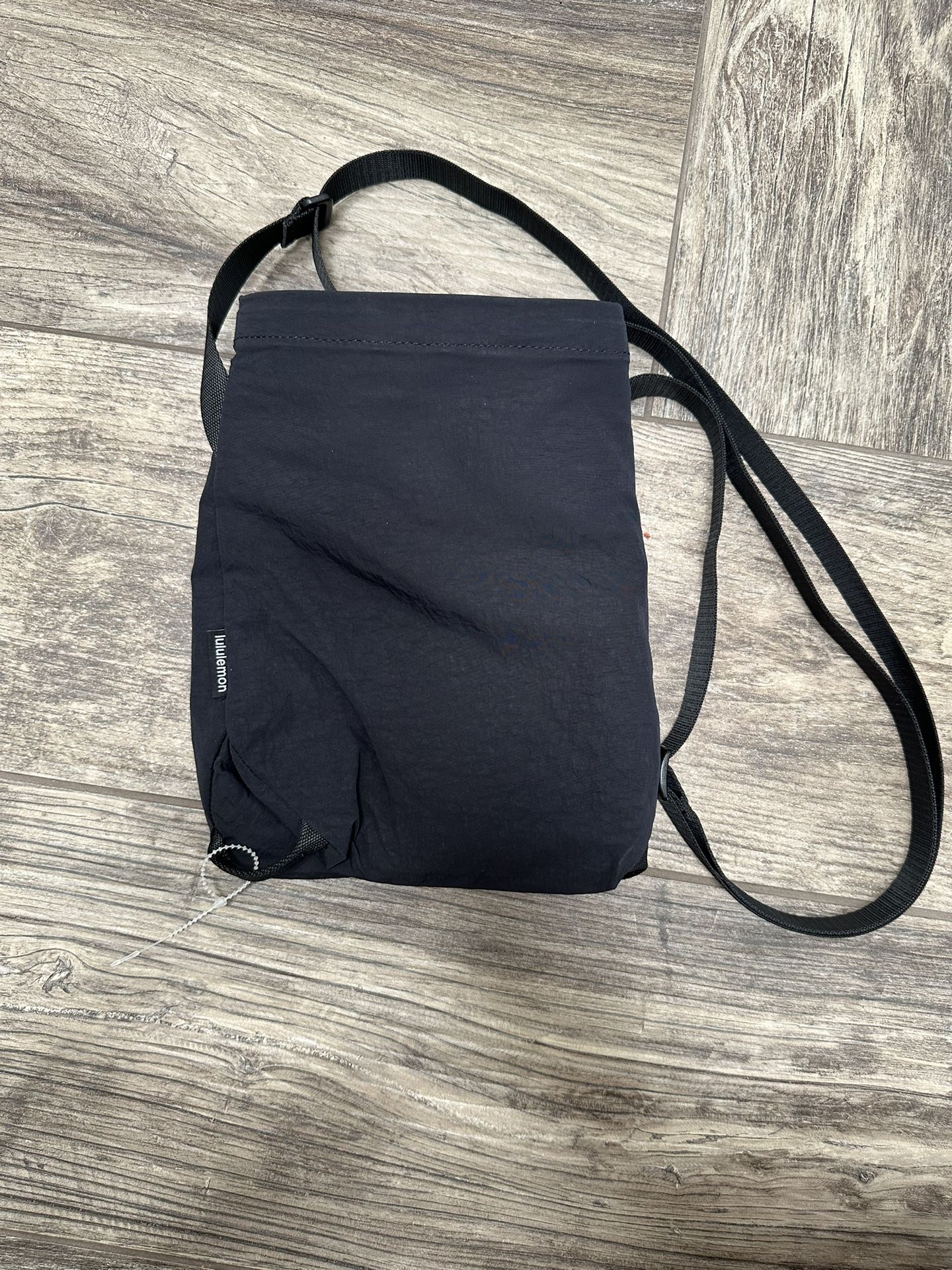 Lululemon water bottle crossbody bag
