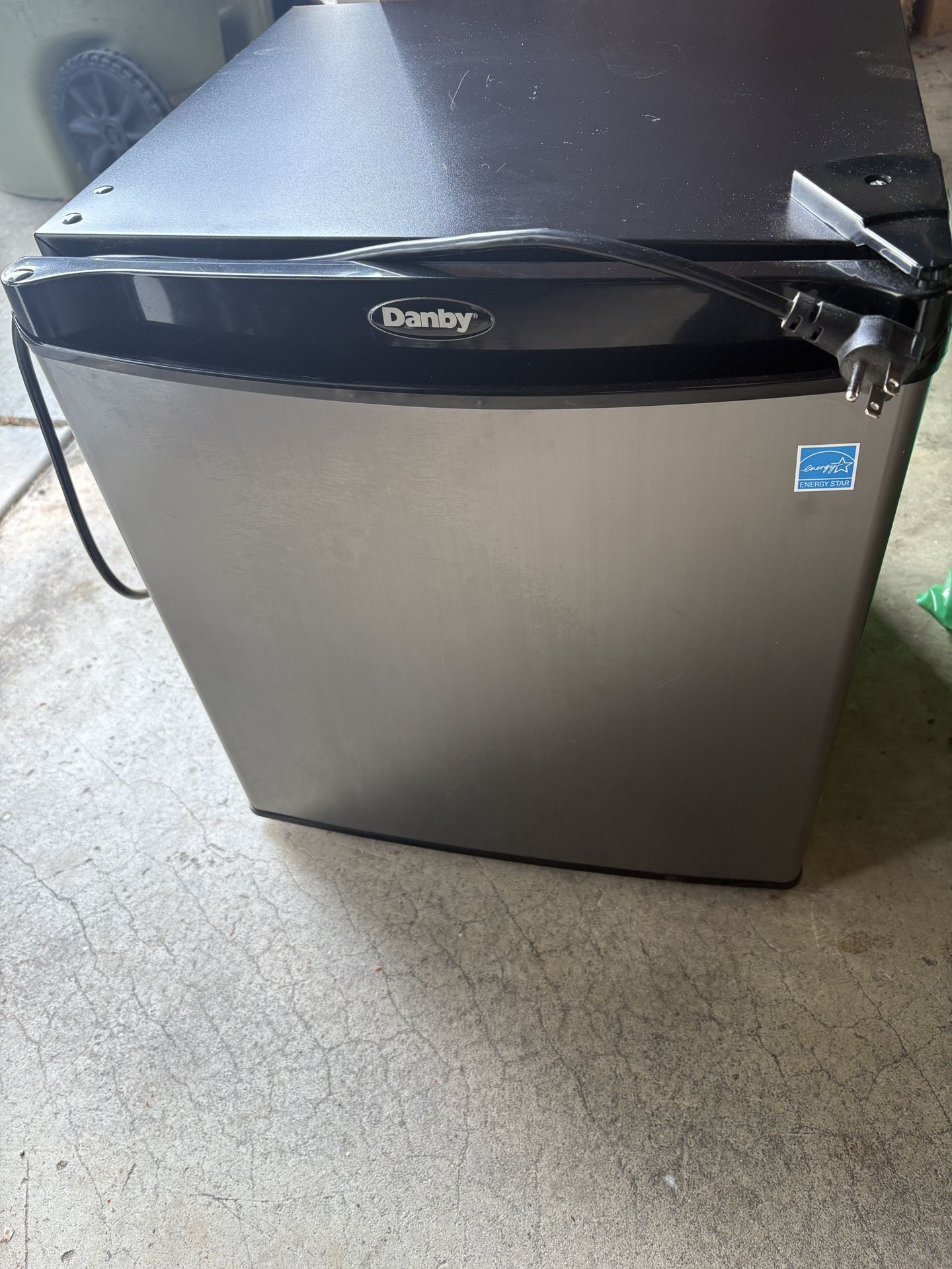 Mini FRIDGE - Danby - 