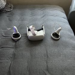 VIRTUAL REALITY HEADSET OCULUS QUEST