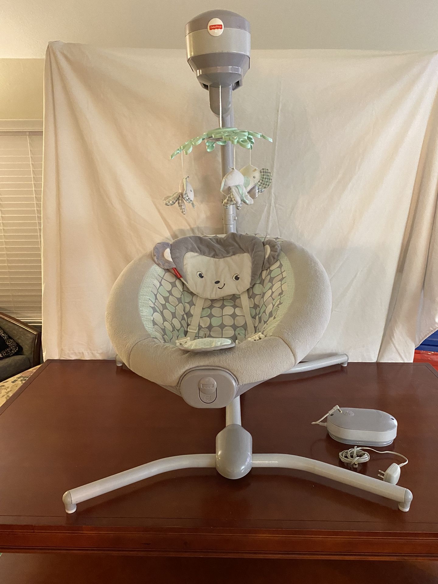 Fisher Price 18 Spd Setting Baby Swing W/Soother Seat