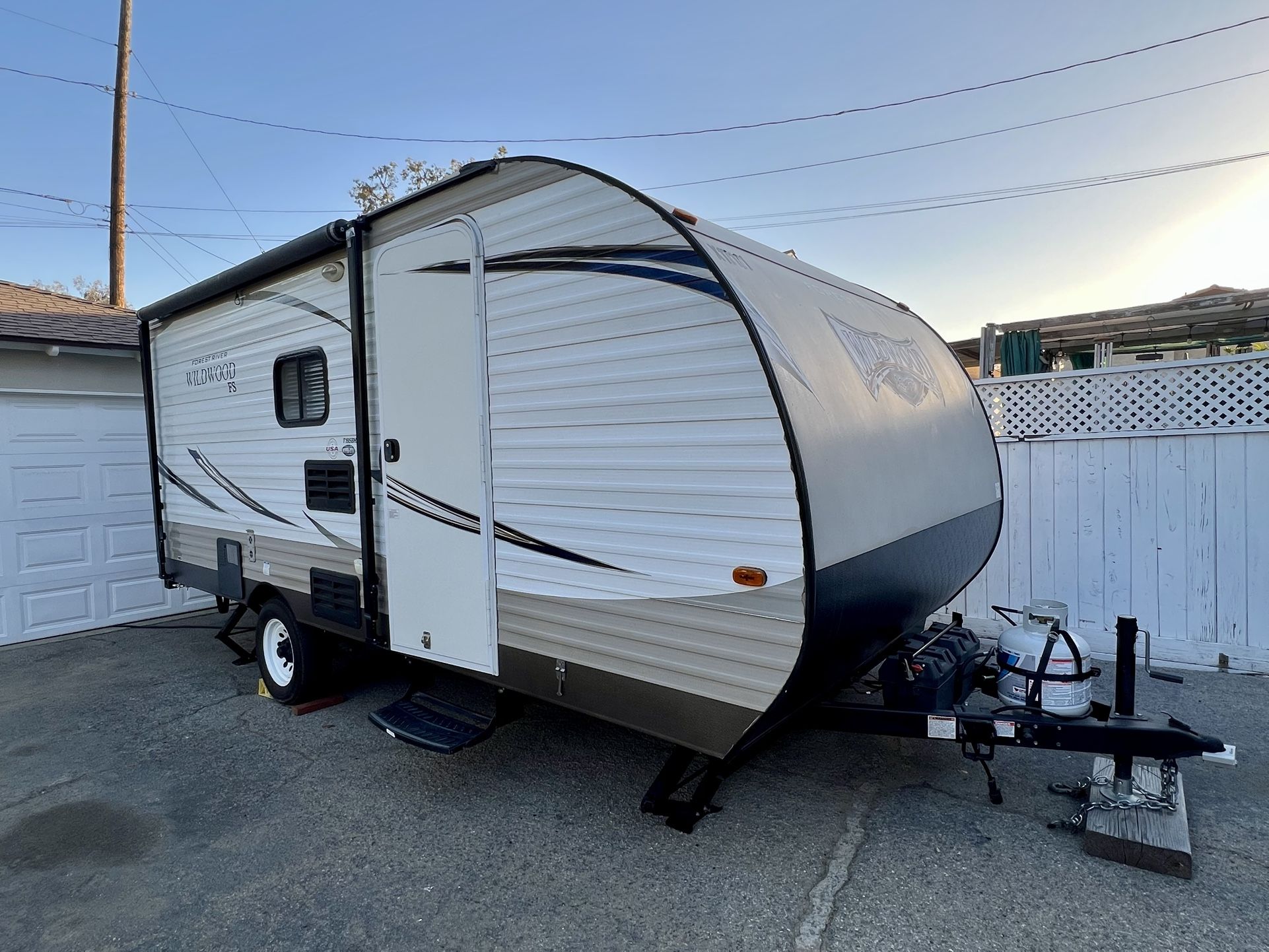 2017 19ft Wildwood Travel Trailer by Forest River