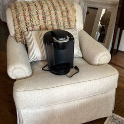 KEURIG COFFEE MAKER