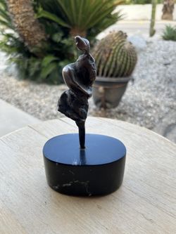 Art Statue 