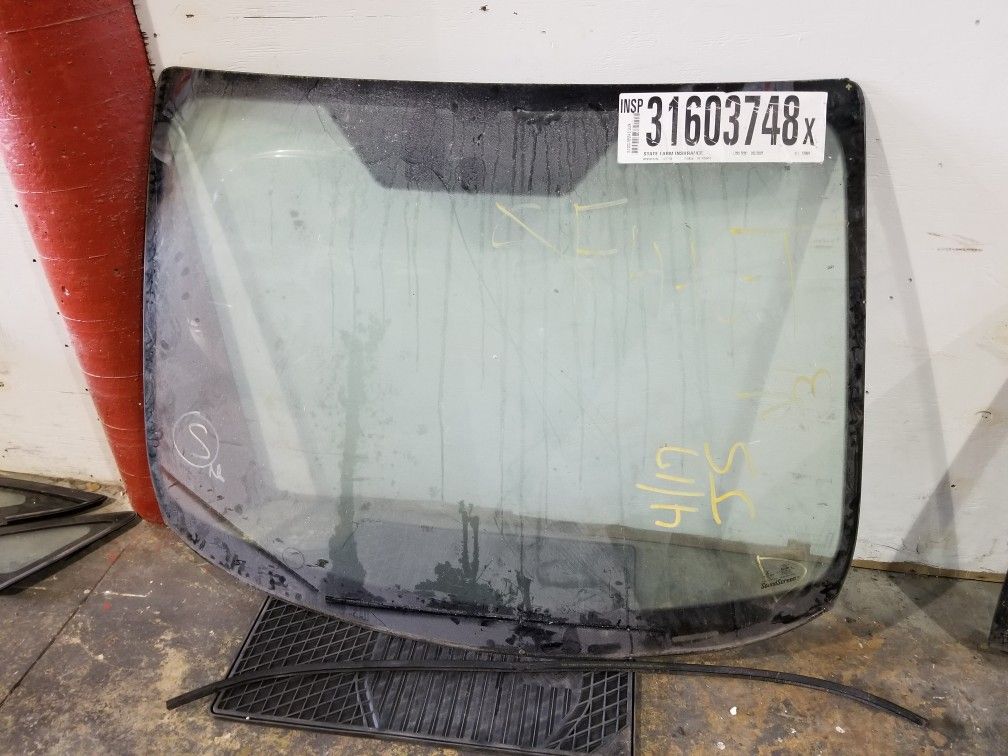 Ford Fiesta 2016 front windshield (4 door sedan)