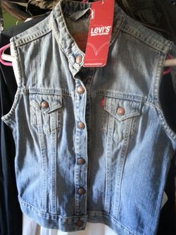 Levi jean vest size medium