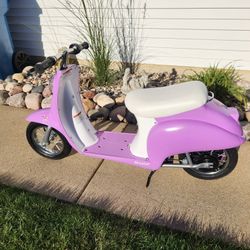 Kids Razor Scooter  w/BRAND NEW Batteries 