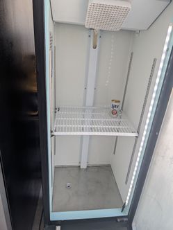 Avantco glass door merchandiserrefrigerator