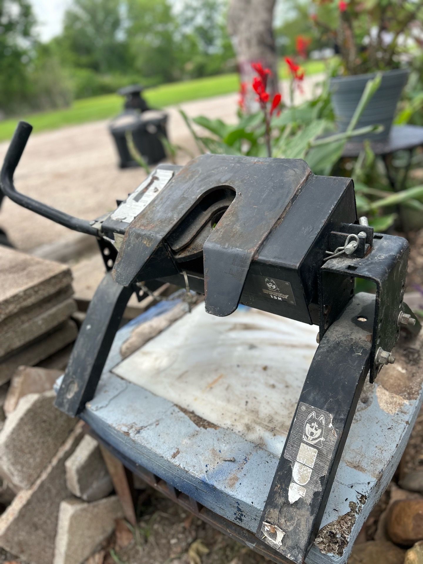 Fifth wheel hitch