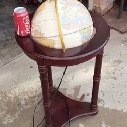 Working Replogle 12" Lighted Globe On Cherry Wood Stand