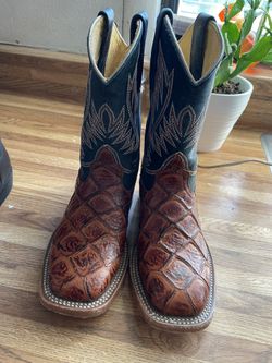 Little Boys Cowboy boots. Size 12.