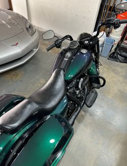 2021 Harley Road King Special Snake Venom — 1,500 Miles