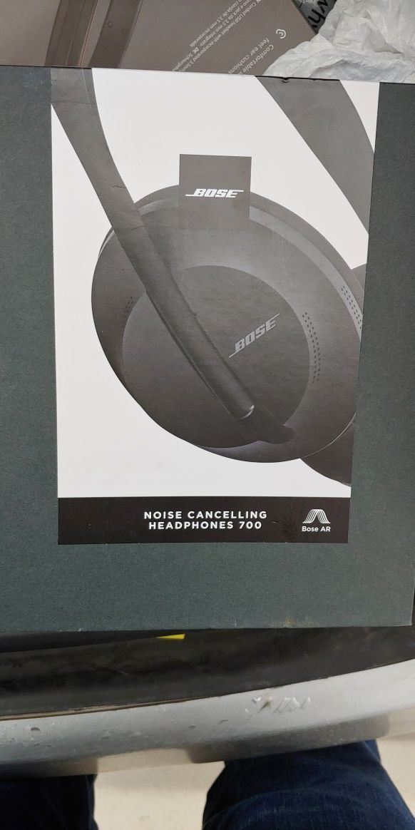 BOSE 700 NOISE CANCELING HEADPHONES BRAND NEW FACTORY SEALED