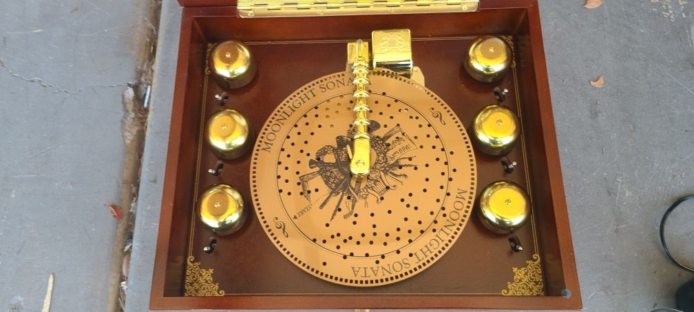 Mr Christmas- gold label collection grand bell symphonium