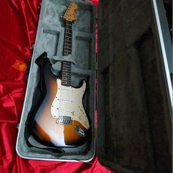 Road Runner Guitar Hard Case !  $80 Or Best Offer !!