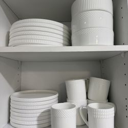 MiKasa Dinneware Set