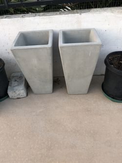 Concrete flower pots