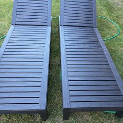 Set Of Outdoor Lounge Chairs