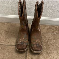 Girls Cowgirl boots. Sz 4