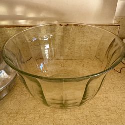 Indiana Glass 20th Century “Elegance” Salad Bowl