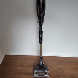 Shark Ion Duo Clean Vacuum Cleaner (Plus Accessories)