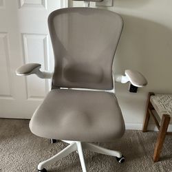 Ergonomic office chair -off white