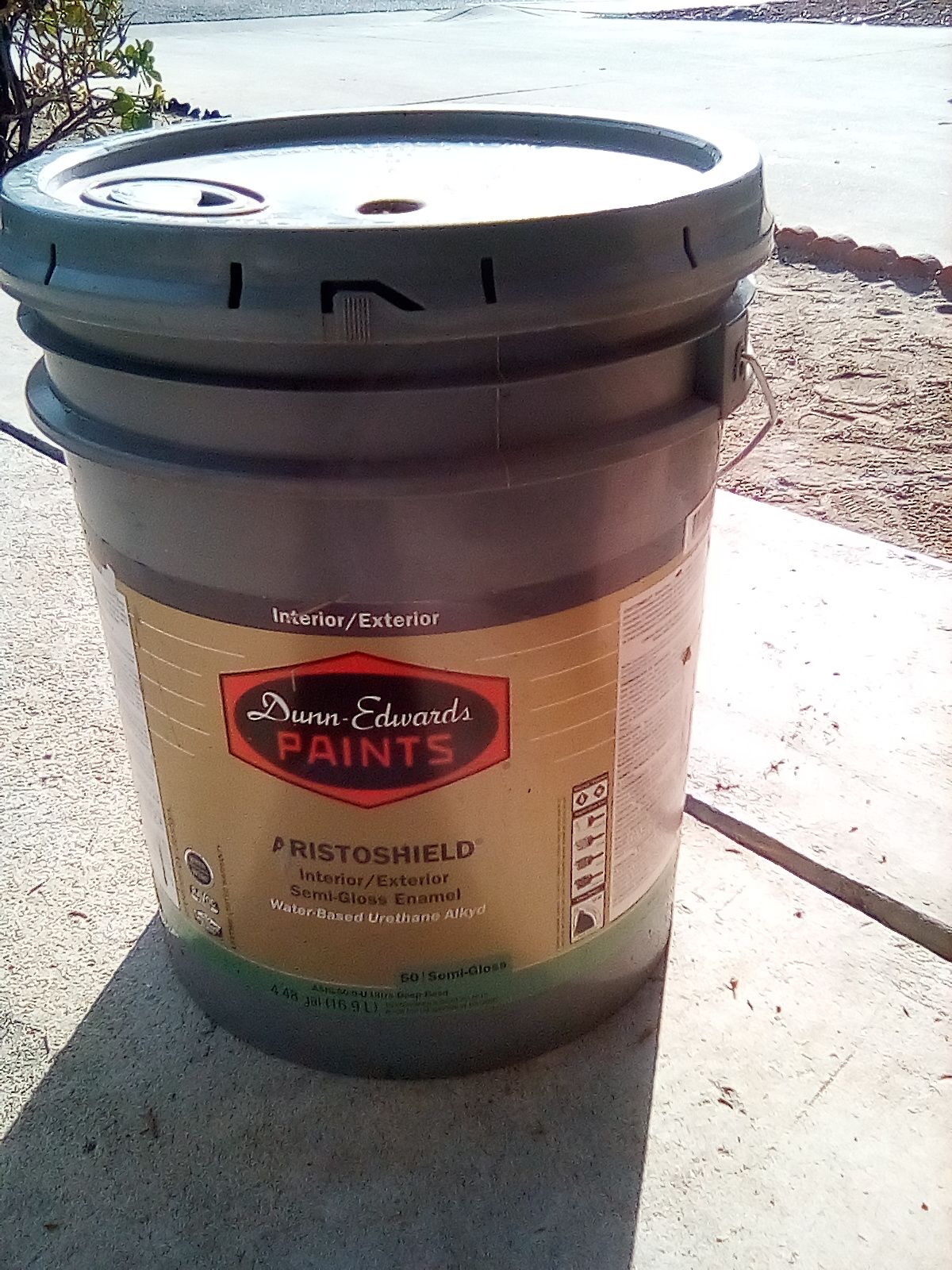 Dunn Edwards aristoshield interior exterior gloss black paint