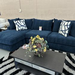 Sofa Chaise With Pillows