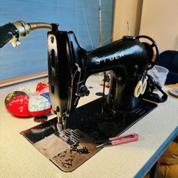 Singer Professional Sewing Machine & Seamstress Table 