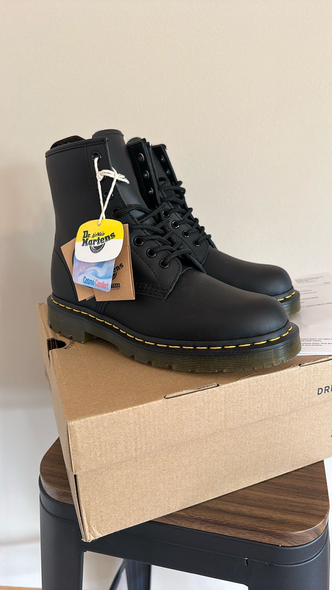 Dr. Martens (Brand New) Unisex M8/W9 1460 Original Soft Toe Slip Resistant 6 Inch Work Boot