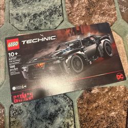 LEGO TECHNIC THE BATMAN 2022 BATMOBILE 42127 NEW