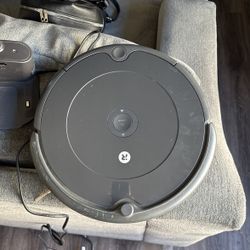 Roomba Vacuum 