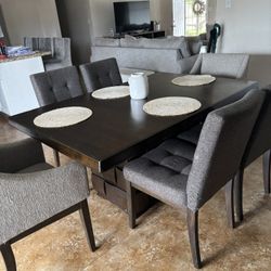 Dining Table  And Chairs 