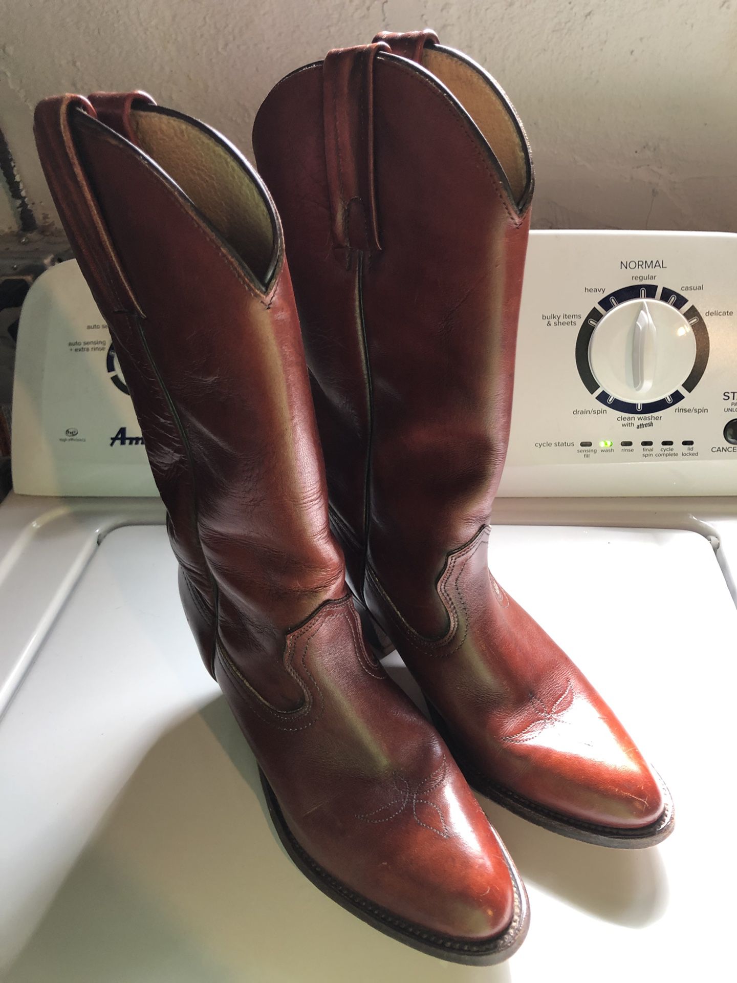 Women’s boots - size 8