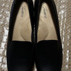 Best Offer- Black Trotters Women's Monarch Slip-On Loafer