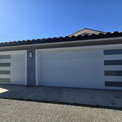 Three Cars Garage Doors / Puertas De Garaje Para Tres Carros 